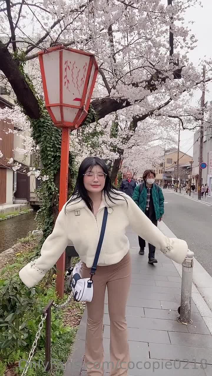 Video 435621 from CocoPie