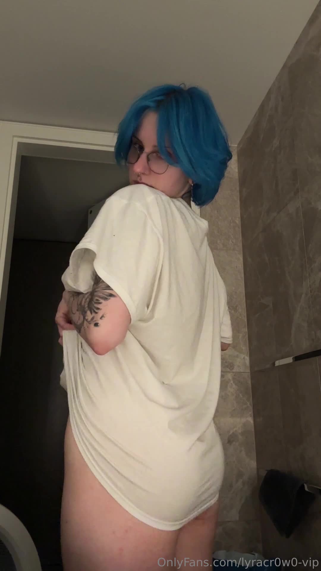 Video 437942 from Lyra Crow | lyracr0w0