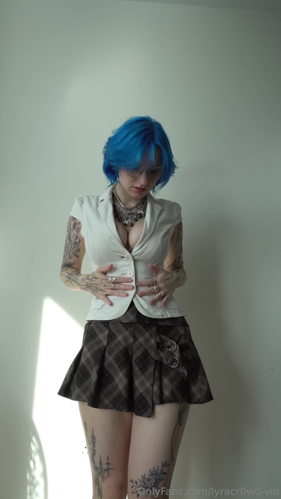 Video 437944 from Lyra Crow | lyracr0w0